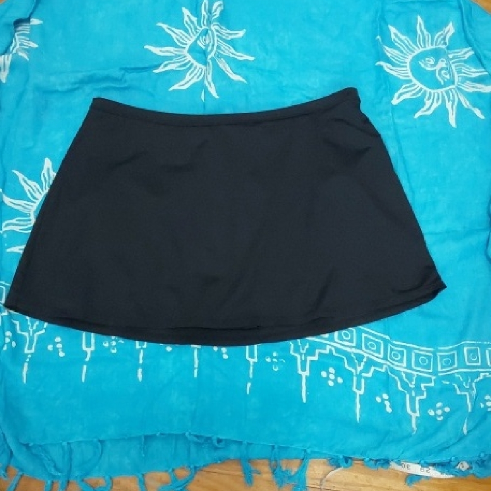 Dana Buchman black swim skirt size 12